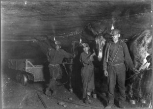 800px-Child_coal_miners_(1908)